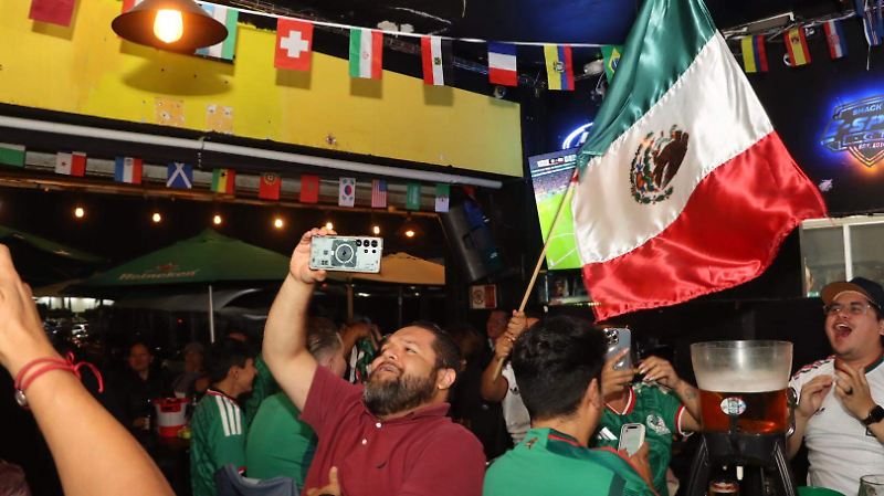 Gran ambiente en el triunfo de México